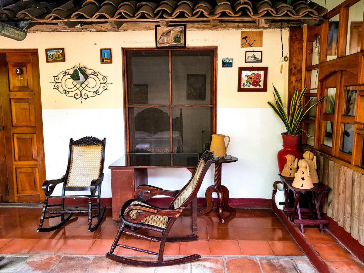 Casa De Los Berrios Леон Экстерьер фото